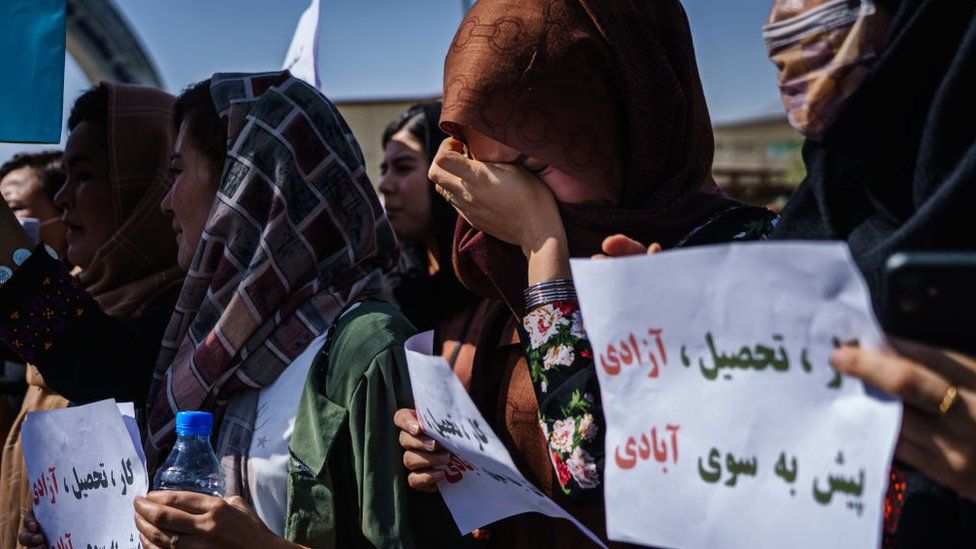 Protesters defy the Hell guards intimidation