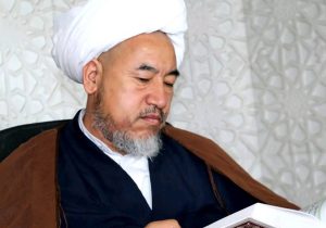 How does a Shia cleric censure the historical misdeeds of the Taliban against Shiites while advocating for women?
