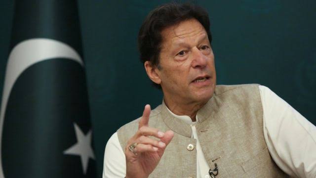 عمران خبرو ته د افغانانو غبرګون: