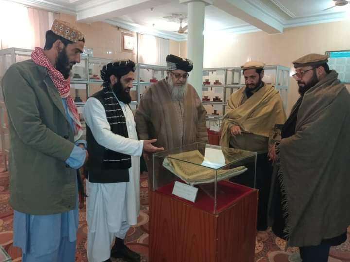 د خوست د اطلاعات او فرهنګ رئیس کندهار ته په سفر کی د اطلاعات او فرهنګ ریاست او بېلا بېلو تاریخی ځایونو څخه لیدنه ترسره کړه.