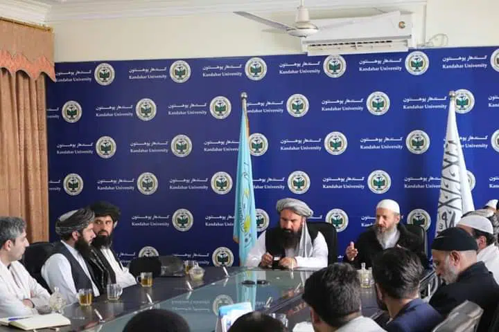 د اطلاعات او فرهنګ سرپرست وزير د کندهار پوهنتون څخه ليدنه وکړه.