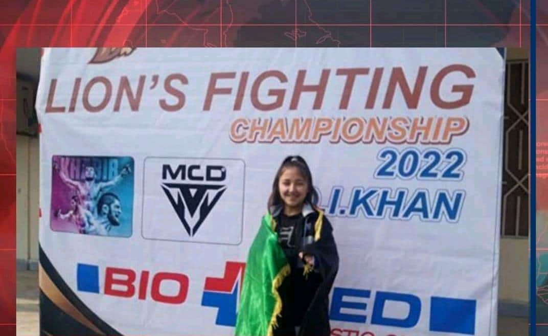 دختر ورزشکار افغان با شکست حریف پاکستانی اش کمربند طلا کسب کرد.