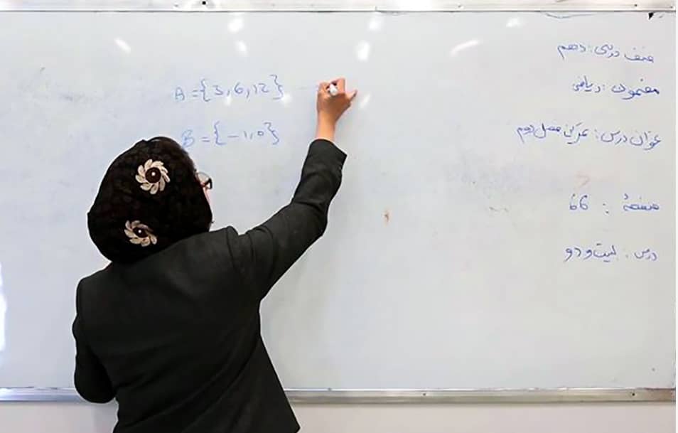 هشدار طالبان به آموزگاران زن: بدون حجاب شرعی به مکتب راه نمی‌دهیم