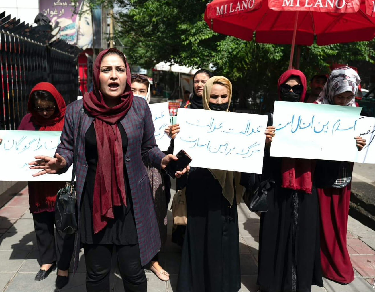 Women protest in Kabul in connection with the Taliban’s mandatory hijab order