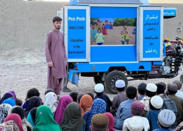 د « قلم لار» ټولنې کندهار کې ګرځنده ښوونځی او کتابتون فعال کړی