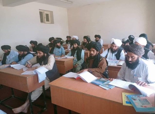 در ولایت هلمند مقررات اداره و کمپیوتر به اعضای طالبان آموزش داده می‌شود