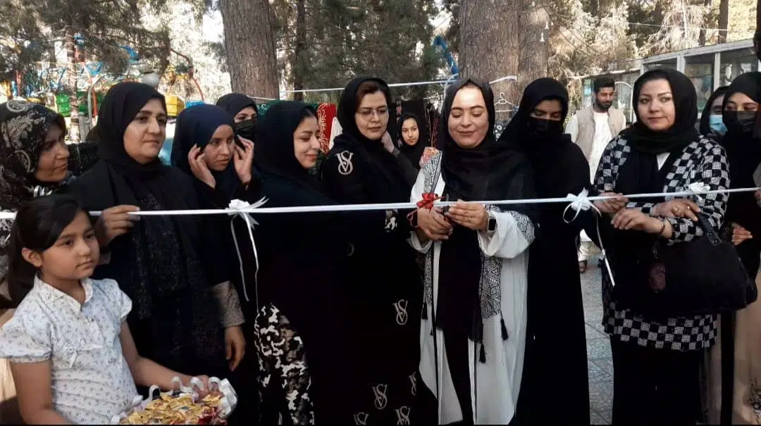 برگزاری نمایشگاه صنایع دستی زنان از طرف اتاق تجارت و صنایع زون غرب در هرات