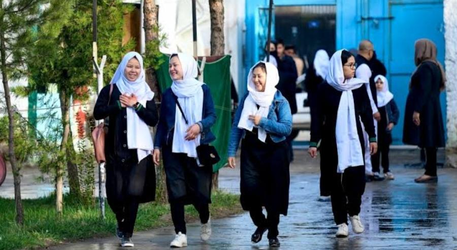 «برایم بسیار درد ناک است که هر روز برادرم مکتب می‌رود اما من اجازه درس خواندن را ندارم»