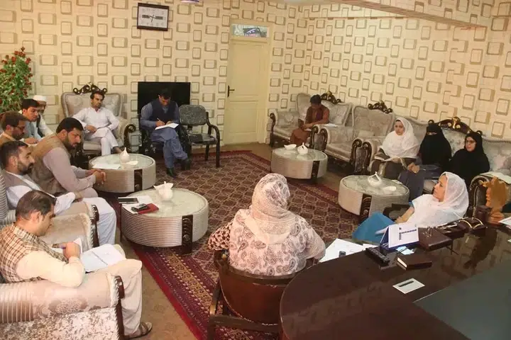 په ننګرهار کې ښځينه مامورينې:طالبانو لخوا مو دندې تنقيص  شوي