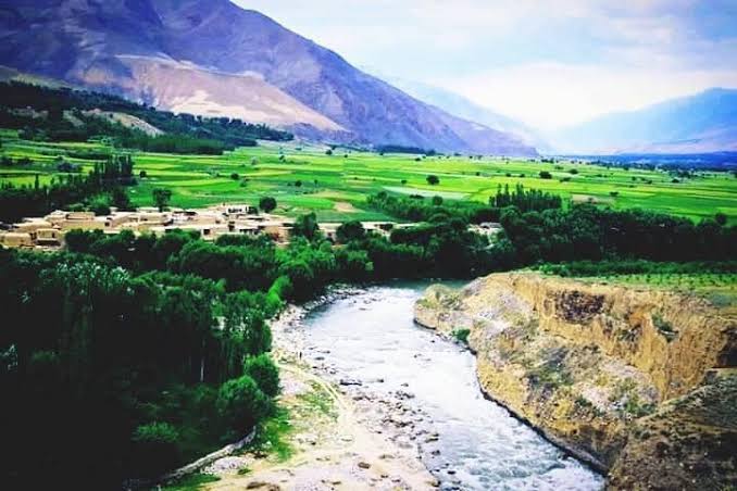 واژگون شدن موتر در بدخشان جان سه تن به شمول یک زن و یک طفل را گرفت