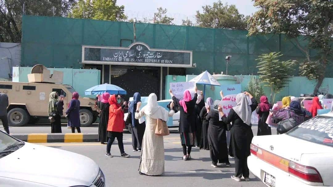 The Taliban disruptes the protest gathering of Afghan women in support of Iranian women