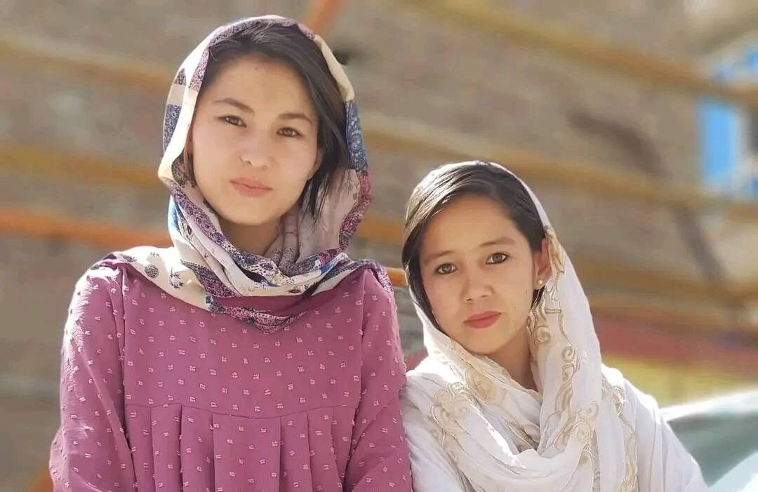 مرضیه و هاجر، همصنفی و هم چوکی، و سرانجام در کنار هم خوابیدند