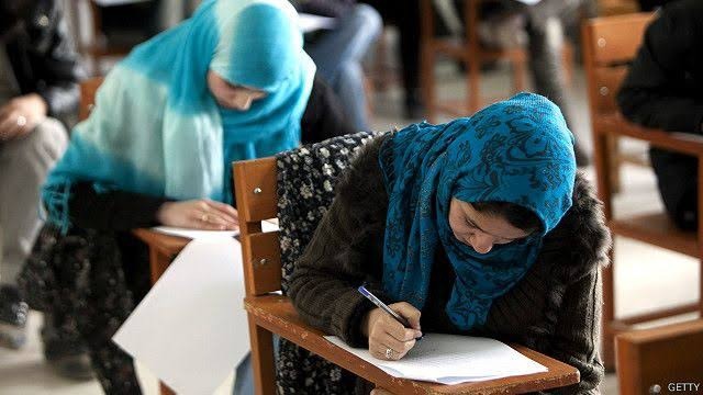 پس از بسته شدن مکاتب، این‌بار دانشگاه‌های افغانستان نیز برای زنان ممنوع شد