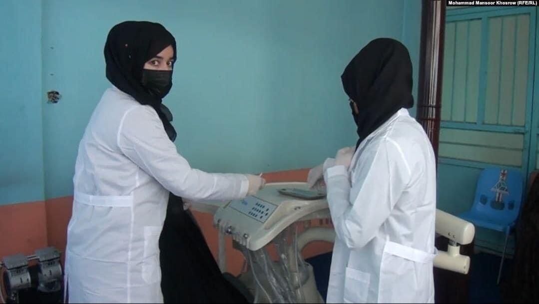 بازگشایی اولین درمان‌گاه دندان توسط یک پزشک زن در ولایت غور برای بانوان