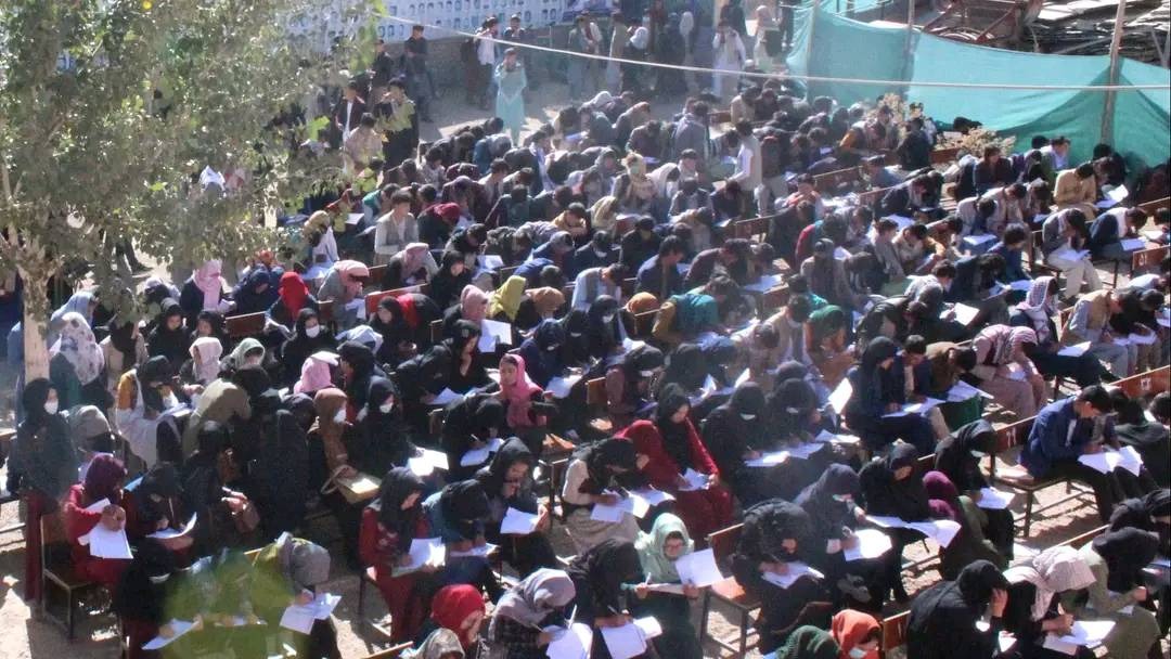 اخراج دختران در پی هجوم طالبان بر یک آموزشگاه در بامیان