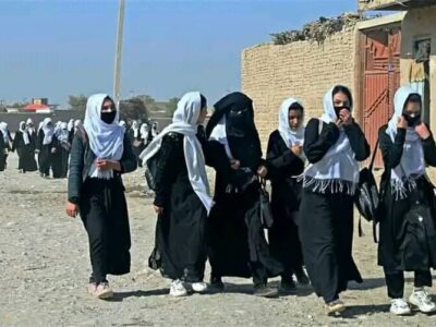 دانش آموزان و دانشجویان دختر: طالبان سند تحصیلی دختران را هم به گروگان گرفتند