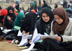 دختران دانش‌آموز در هرات نتوانستند فورم اشتراک در آزمون کانکور را دریافت کنند