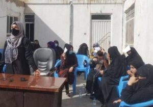 زنان معترض در بلخ خواهان لغو ممنوعیت حق کار وتحصیل زنان شدند