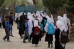 وزارت معارف طالبان: دانش‌آموزان پسر پیراهن تنبان بپوشند و‌ دختران چادر سیاه و چپن