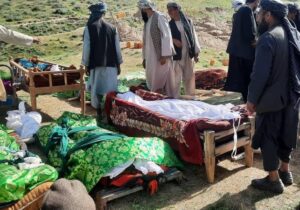 دست کم ۲۰ تن به شمول سه زن در اثر واژگون شدن یک موتر در ولایت بلخ کشته و زخمی شدند