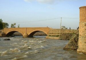 در پی سرازیر شدن سیلاب در غور دست کم چهار عضو یک خانواده جان باختند