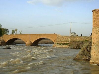 در پی سرازیر شدن سیلاب در غور دست کم چهار عضو یک خانواده جان باختند