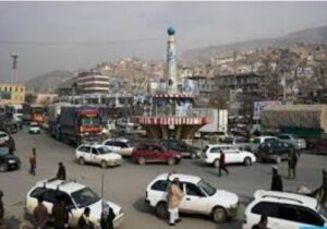 کشته شدن یک زوج در بغلان، یک زن در قندز و قتل بی‌رحمانهٔ یک کودک در ولایت فراه  خبرگزاری زنان افغانستان: یک زوج در ولایت بغلان از سوی افراد ناشناس در منزل‌شان مورد لت‌و‌کوب قرار گرفته و جان باختند.   چهار نفر به ظن قتل این زن و شوهر از سوی نیروهای امنیتی طالبان بازداشت شده است، طالبان تا اکنون در مورد انگیزهٔ این قتل چیزی نگفته است. اما منبعی انگیزهٔ این حادثه را خصومت و دشمنی شخصی بیان داشته است.  این زن و شوهر که هر یک به ترتیب ۳۰ و ۳۵ سال سن داشتند سه‌شنبه، ۲۷ سرطان، در اثر لت‌و‌کوب جان باختند.  همچنان پولیس طالبان در ولایت قندوز از قتل مرموز یک زن در ولسوالی علی‌آباد این ولایت خبر می‌دهد.   در حالی این زوج در ولایت بغلان به قتل می‌رسند که چندی قبل یک مرد نیز در این ولایت تیر باران شده بود، همزمان با  این قتل، در ولایت فراه نیز یک کودک ۱۳ ساله دوشنبه، پس از مفقود شدن، حلق آویز شده و پس از آن به آتش کشیده شده بود که جسد سوخته اش سه‌شنبه، ۲۷ سرطان، در این ولایت پیدا شد.
