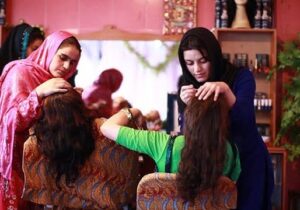 واکنش‌ها و نگرانی‌های زنان در برابر دستور متوقف شدن آرایشگاه‌های زنانه در افغانستان