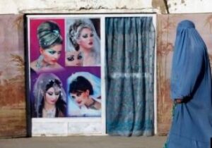 زنان در ولایت‌های بامیان و دایکندی از بسته شدن آرایشگاه زنانه نگران استند
