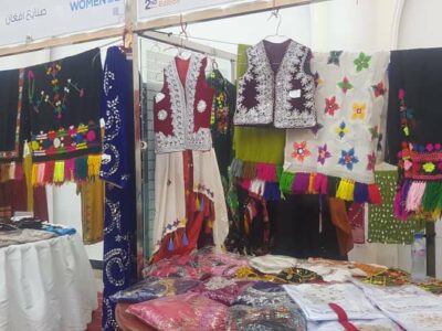 ښځینه سوداګرې د لاسی صنایع د بازار موندنې غوښتنه کوی