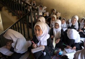 دستور جدید طالبان: دختران قد بلند و بالای ۱۰ سال نباید به مکتب بروند
