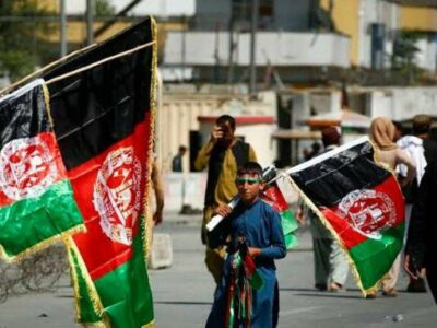 په ننګرهار کې د بیرغ پرسر یوشمېر کسان وهل اونیول شوی