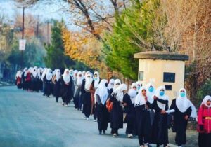 معین سیاسی وزارت خارجه طالبان، باردیگر به بسته بودن دروازه‌های مکاتب انتقاد کرد