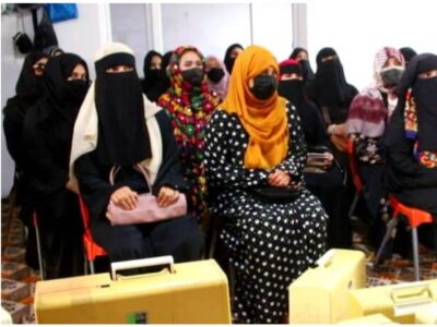 یک کارگاه آموزش خیاطی برای زنان از سوی یک نهاد خصوصی در ولایت بلخ گشایش یافت