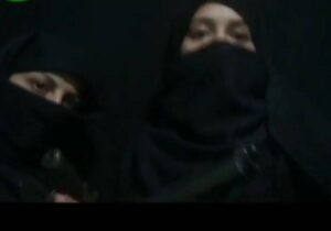 سلاح گرفتن دو زن برای مقاومت مسلحانه در برابر طالبان