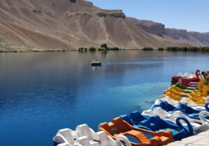 در پی وضع محدودیت بر زنان از سوی طالبان در پارک ملی بند‌امیر، دها زن و مرد از کار بی‌کار شده‌اند