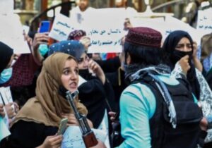 د افغانستان د ښځو د یووالی او پیوستون غورځنګ: مظاهره کوونکې ښځې سختې شکنجه شوې، بندیانې شوې او تر فشار لاندې راغلې خو تسلیم نه شوې