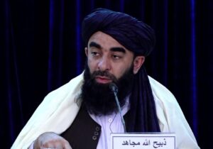 ذبیح الله مجاهد: پاکستان از برنامه اخراج پناه‌جویان افغان تجدید نظر کند