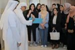 میلیاردر اماراتی با دانش‌جویان دختر اهل افغانستان دیدار کرد