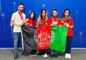 افغان روباټیک ټیم غړو فرسټ ګلوبل سیالۍ کې دوهم مقام خپل کړ