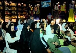 صد زن درکابل حرفه های خیاطی و صنایع دستی آموزش دیدند 