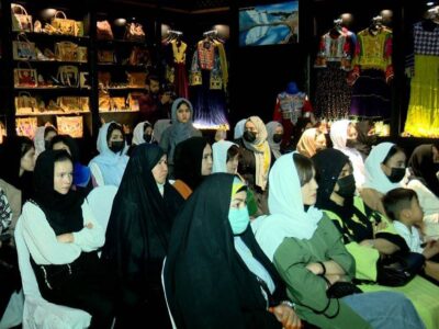صد زن درکابل حرفه های خیاطی و صنایع دستی آموزش دیدند 