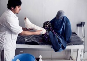 کمبود داکتران زن در شفاخانه‌ها، پیامدهای بسته ماندن دروازه‌های دانشگاه بر روی دختران افغانستانی