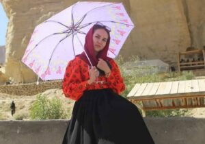 خبر فوری؛ پریسا آزاده زن معترض از زندان طالبان آزاد شد