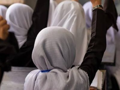 ۹۲۱ روز خانه نشینی و نگرانی دختران دانش‌آموز از مسدود ماندن مکتب‌ها در فراه
