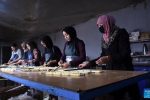 از خانه نشینی تا نامساعد بودن شرایط کاری برای زنان شاغل در افغانستان