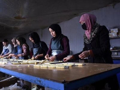 از خانه نشینی تا نامساعد بودن شرایط کاری برای زنان شاغل در افغانستان