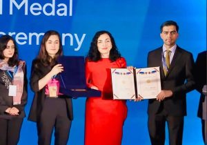 اهدا مدال شجاعت ریاست جمهوری کوزوو به زنان معترض افغانستان