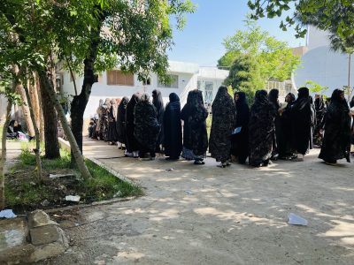از صف‌های طولانی تا مشکلات زنان برای گرفتن پاسپورت در افغانستان
