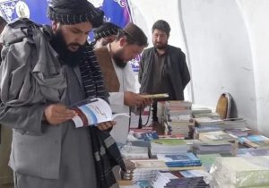 برگزاری نمایشگاه کتاب و قرآن‌کریم به مناسبت هفته کتاب در بامیان